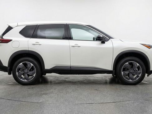 Used 2025 Nissan Rogue SV image 11