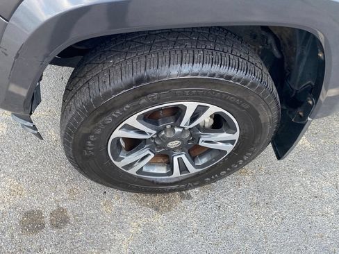 Used 2017 Toyota Tacoma TRD Sport w/ Premium & Technology Package AWD/4WD image 19