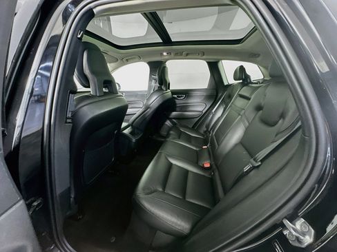 Used 2018 Volvo XC60 T5 Momentum w/ Vision Package AWD/4WD image 28