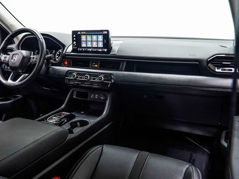 Used 2025 Honda Pilot EX-L image 18