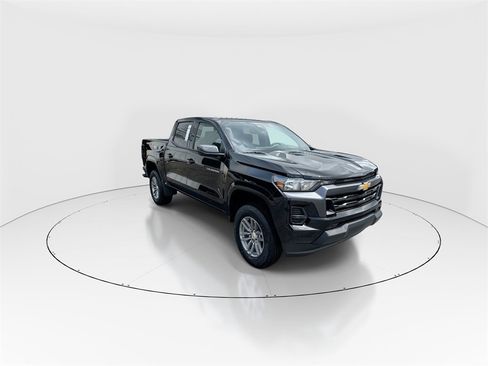 New 2025 Chevrolet Colorado LT image 2
