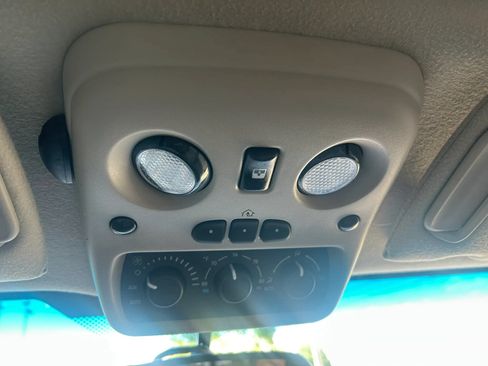 Used 2005 Cadillac Escalade AWD image 9