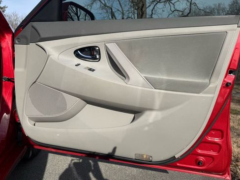 Used 2011 Toyota Camry LE image 29