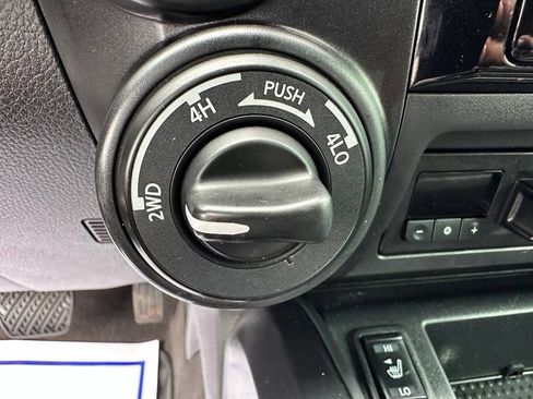 Used 2022 Nissan Titan PRO-4X w/ Pro-4x Convenience Package AWD/4WD image 24