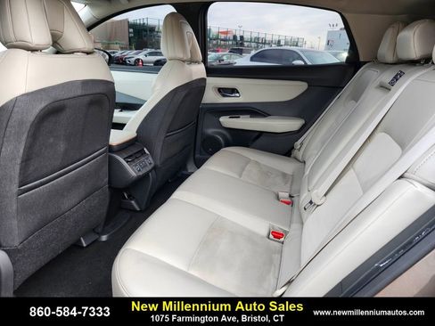 Used 2024 Nissan Ariya AWD image 16