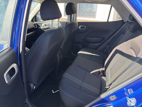 Used 2022 Hyundai Venue SEL image 5