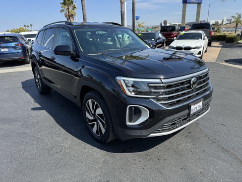Used 2026 Volkswagen Atlas SE FWD image 2