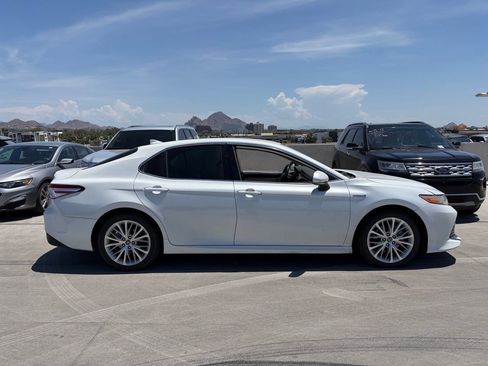 Used 2019 Toyota Camry XLE FWD image 3