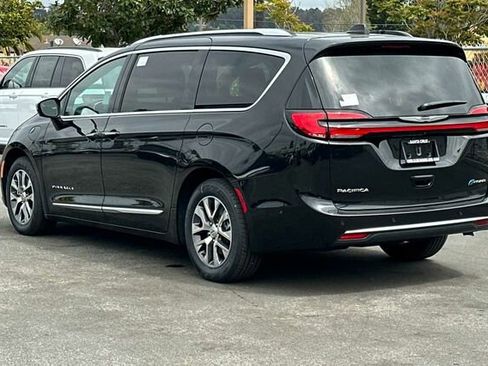 New 2023 Chrysler Pacifica Pinnacle image 6