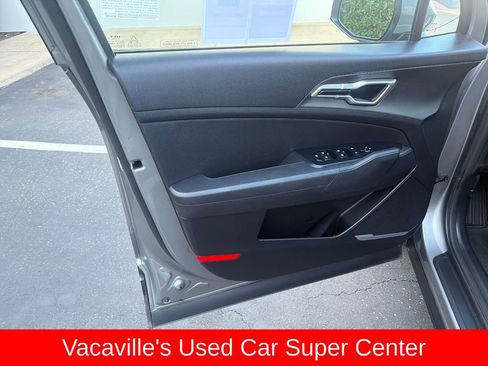 Used 2025 Kia Sportage LX FWD image 10