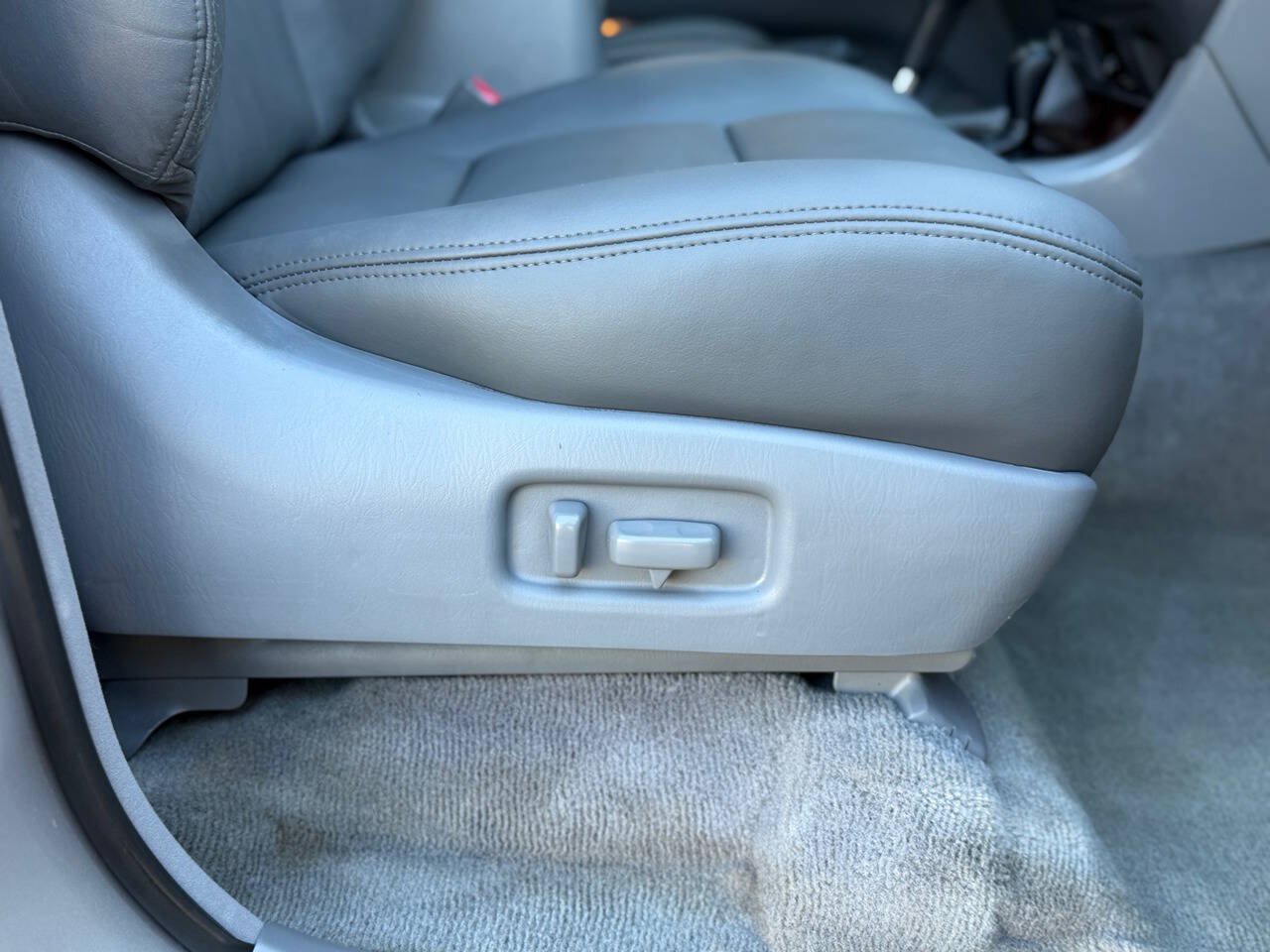 Used 1999 Toyota Land Cruiser w/ Leather Trim Pkg AWD/4WD image 82