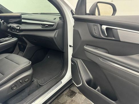 Used 2025 Buick Enclave Preferred FWD image 33