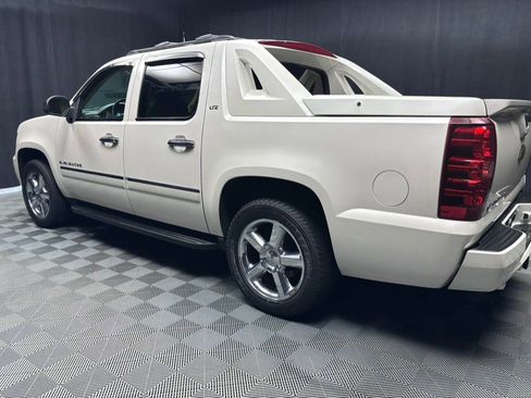 Used 2012 Chevrolet Avalanche LTZ AWD/4WD image 17