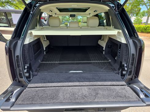 New 2026 Land Rover Range Rover Long Wheelbase SE AWD/4WD image 12