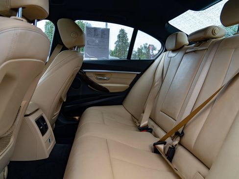 Used 2018 BMW 330i Sedan w/ Premium Package RWD image 17