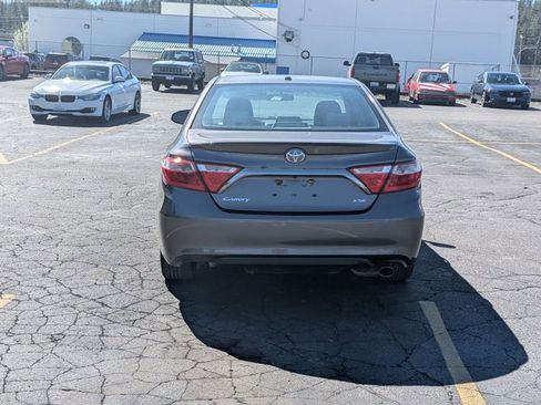 Used 2017 Toyota Camry XSE w/ Moonroof Package image 7