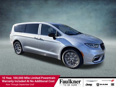 New 2026 Chrysler Pacifica Select