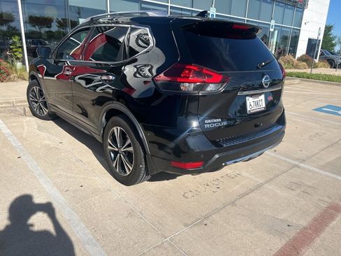 Used 2020 Nissan Rogue SV w/ Premium Package image 2