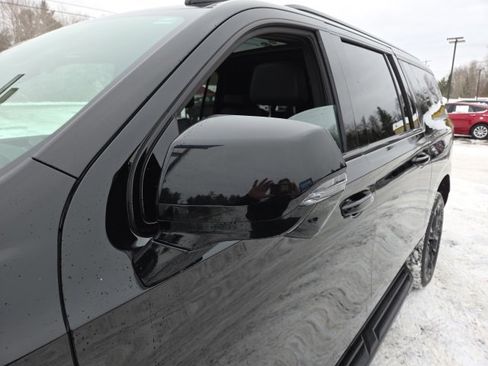 Used 2025 Chevrolet Suburban RST image 41