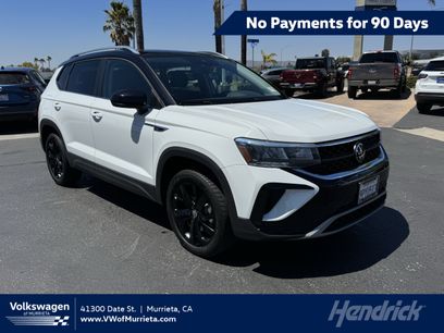 Used 2024 Volkswagen Taos SE w/ Panoramic Sunroof Package