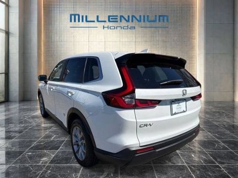 Used 2023 Honda CR-V EX image 3