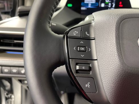 Certified 2024 Toyota Prius XLE image 28