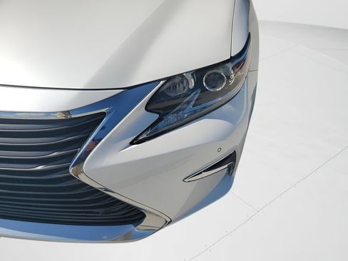 Used 2016 Lexus ES 350 w/ Premium Package w/Wood Trim image 16