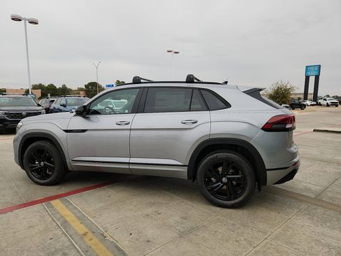 New 2026 Volkswagen Atlas Cross Sport SEL R-Line image 4