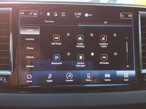 Used 2023 Chrysler Pacifica Touring-L image 18