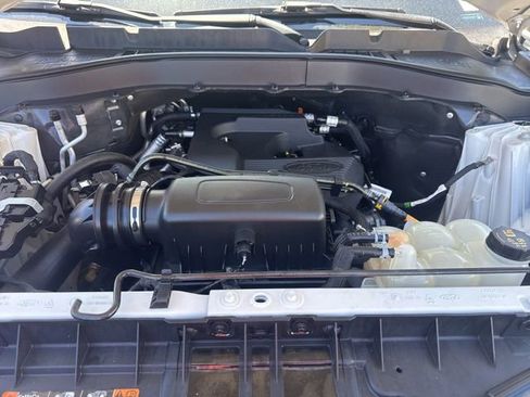 Used 2020 Ford Explorer XLT w/ Equipment Group 202A RWD image 24