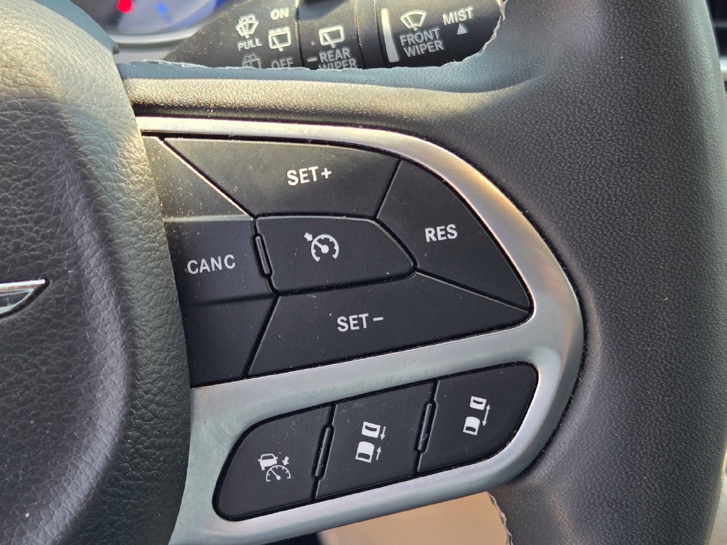 Used 2024 Chrysler Pacifica Limited FWD image 21