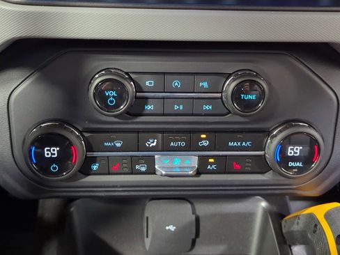 Used 2023 Ford Bronco Badlands image 22