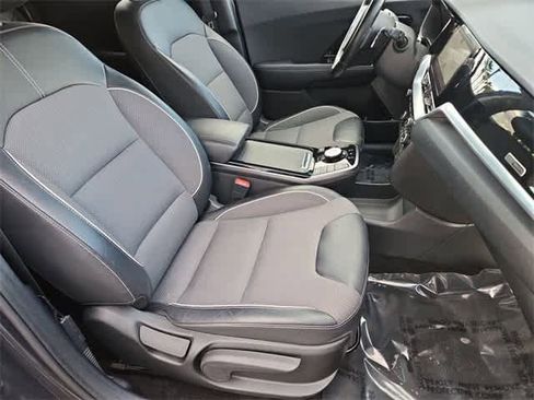 Used 2022 Kia Niro EX image 22