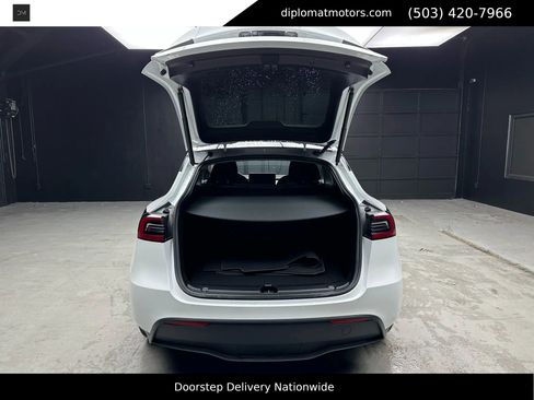 Used 2023 Tesla Model Y Long Range image 39