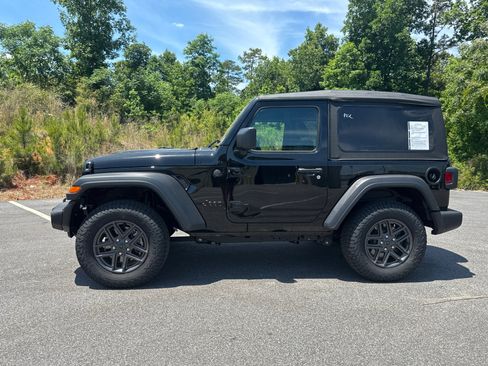 Used 2025 Jeep Wrangler Sport AWD/4WD image 8