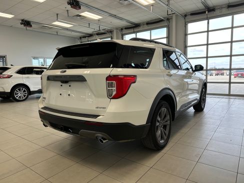 Used 2023 Ford Explorer XLT w/ Equipment Group 202A image 5