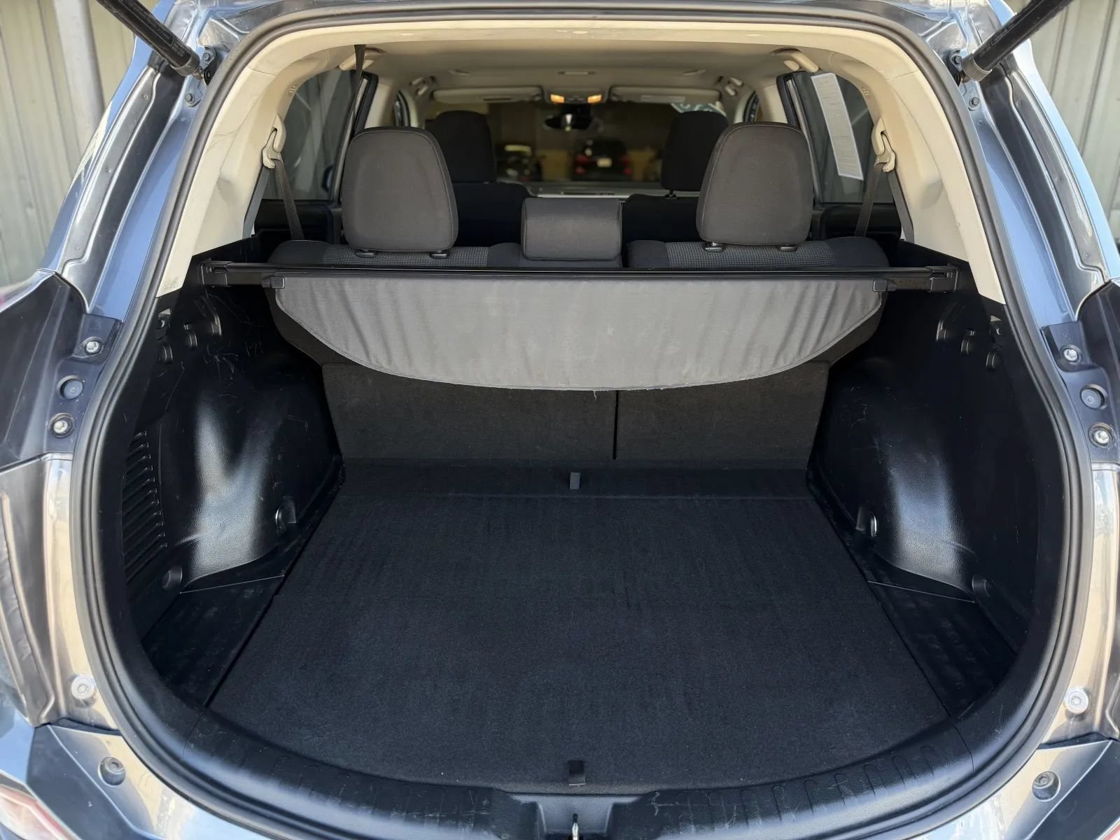 Used 2018 Toyota RAV4 XLE AWD/4WD image 17