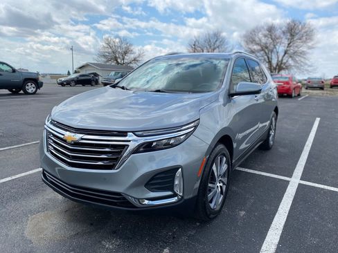 Used 2023 Chevrolet Equinox Premier image 3