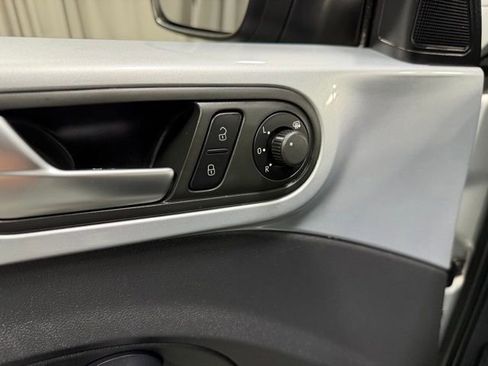 Used 2013 Volkswagen Beetle 2.5 image 16