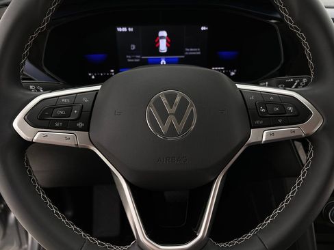 Used 2022 Volkswagen Taos SE image 16