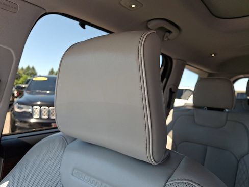 Used 2022 Jeep Grand Cherokee L Summit w/ Advanced Protech Group IV AWD/4WD image 18