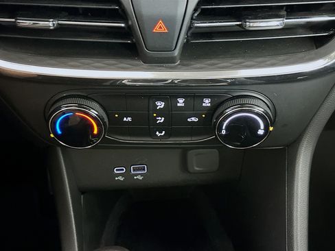 Used 2025 Buick Encore GX Preferred FWD image 23