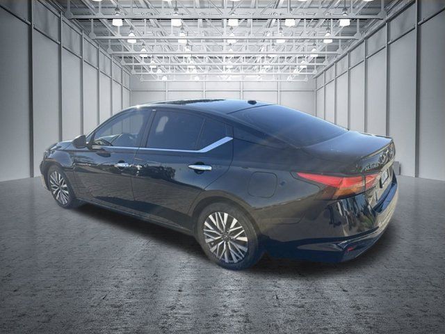 Used 2025 Nissan Altima 2.5 SV FWD image 3