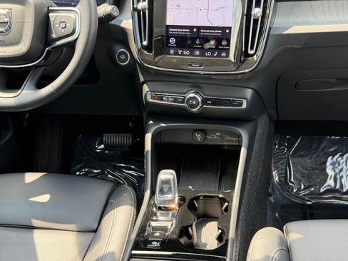 Certified 2026 Volvo XC40 B5 Plus AWD/4WD image 15