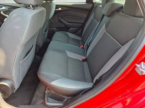 Used 2014 Ford Focus SE w/ SE Winter Package FWD image 18