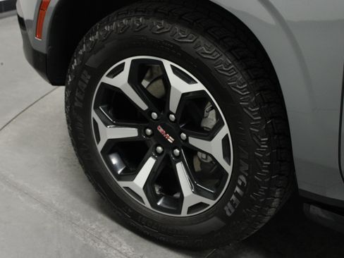 Used 2026 GMC Yukon AT4 w/ AT4 Premium Plus Package AWD/4WD image 10