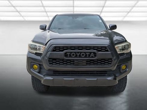 Used 2019 Toyota Tacoma TRD Off-Road w/ Technology Package AWD/4WD image 24