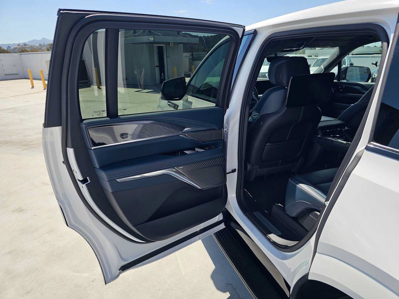 Used 2025 Cadillac Escalade IQ Sport 2 AWD/4WD image 17