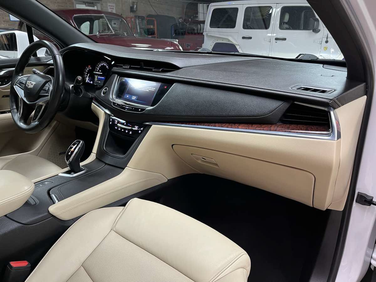 Used 2018 Cadillac XT5 Premium Luxury w/ LPO, Wheel Lock Package AWD/4WD image 10