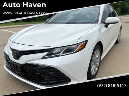 Used 2018 Toyota Camry LE FWD image 1